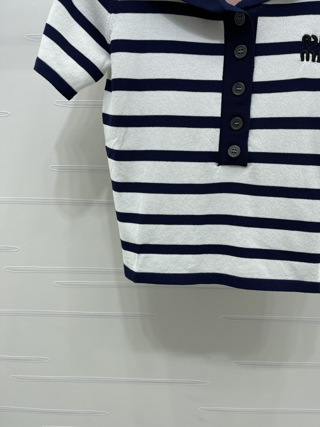 Women's short sleeves